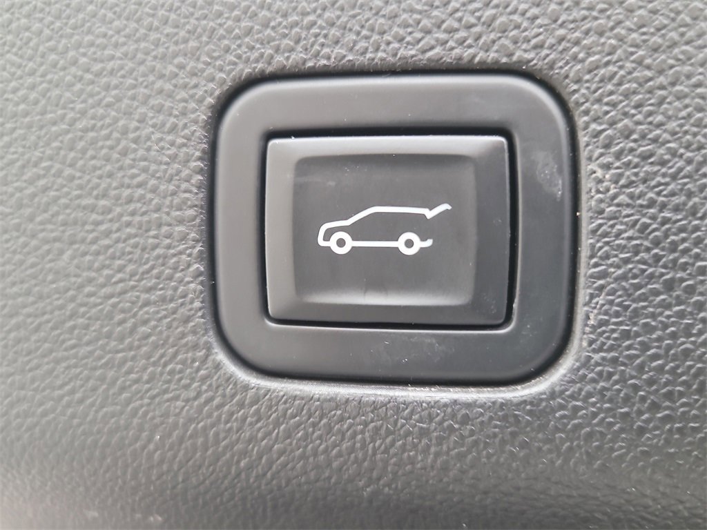 Used 2023 Chevrolet Tahoe LT w/ Luxury Package image 9