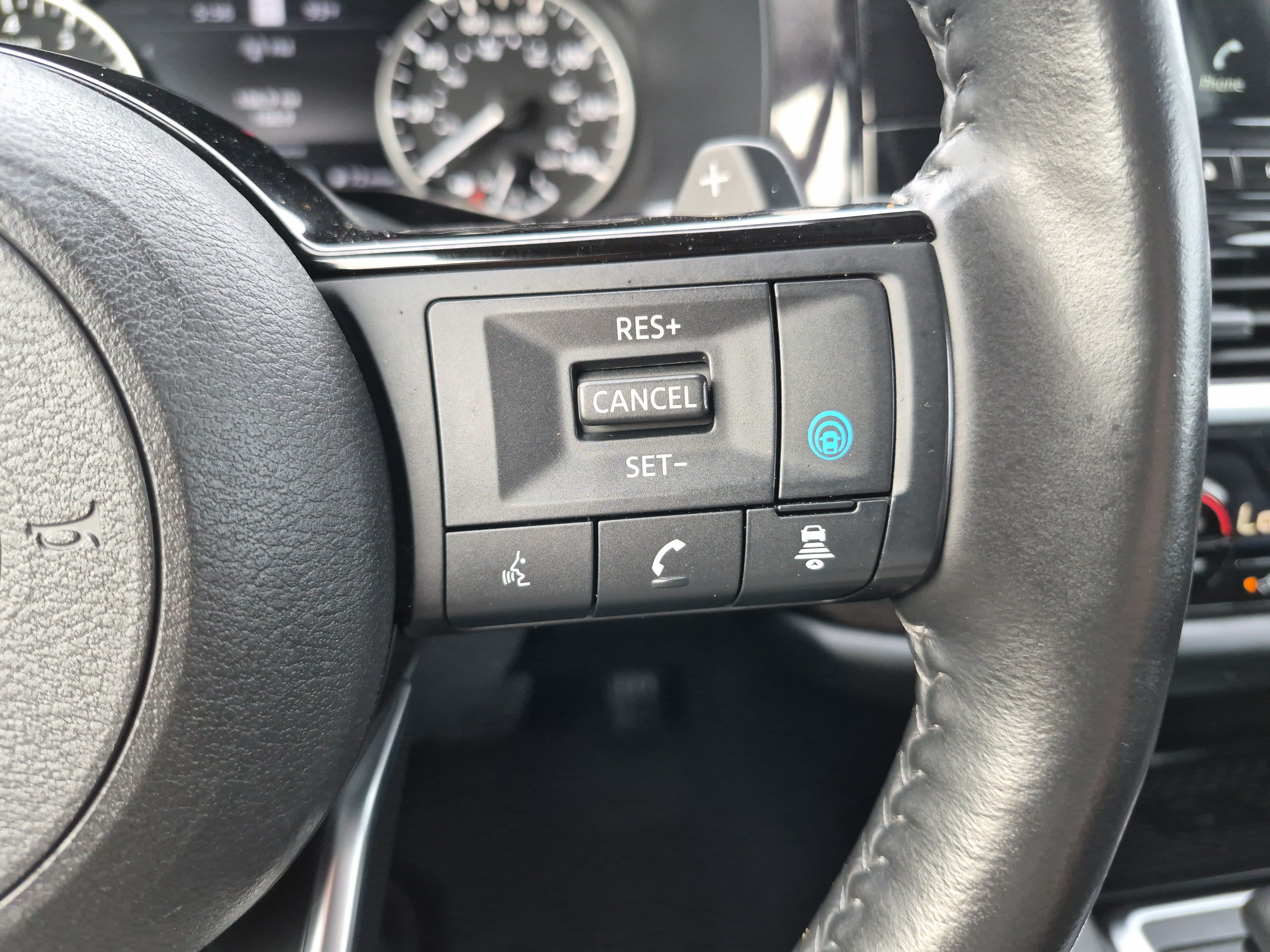 Used 2024 Nissan Pathfinder SL AWD/4WD image 26