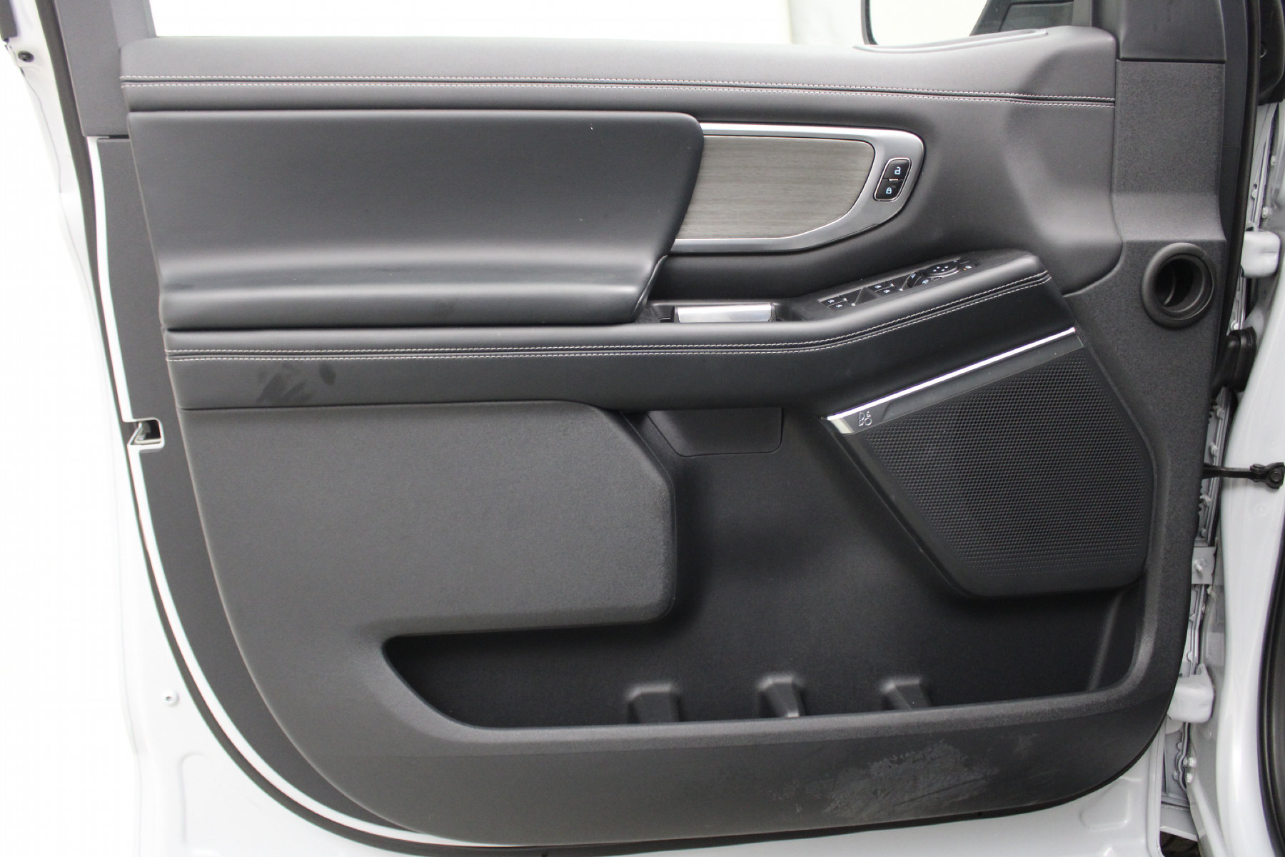 Certified 2025 Ford Expedition Platinum AWD/4WD image 12