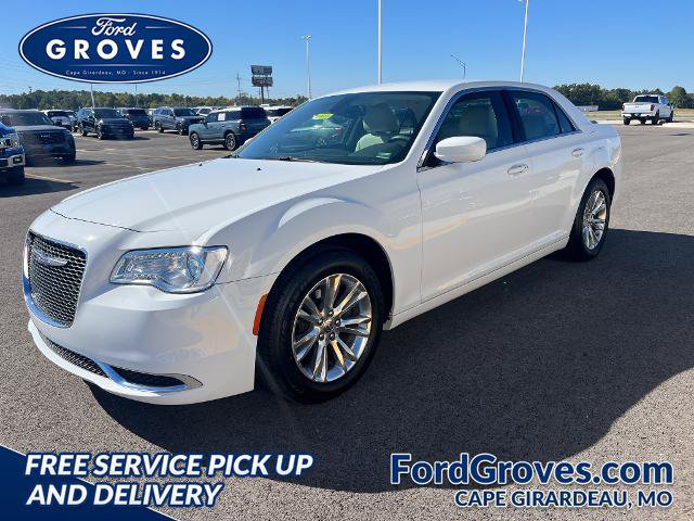 Used 2020 Chrysler 300 Touring RWD image 1