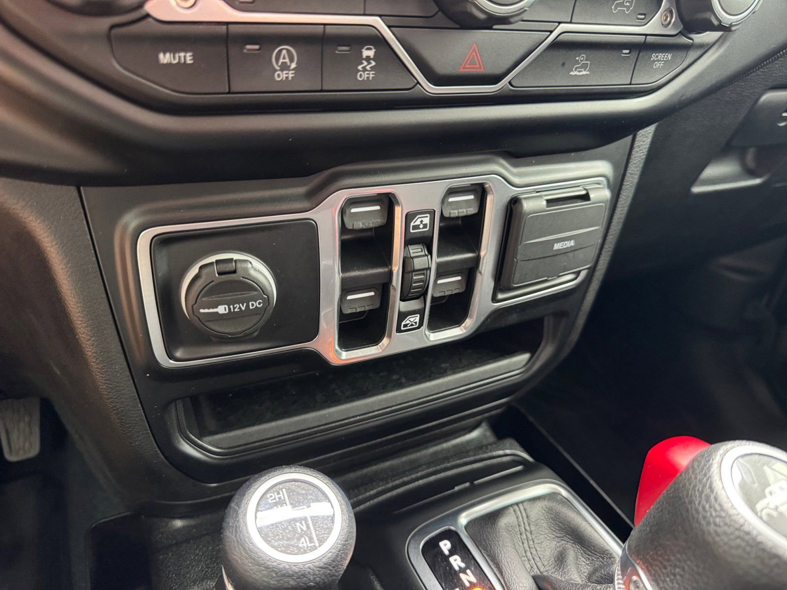 Used 2022 Jeep Gladiator Sport AWD/4WD image 21