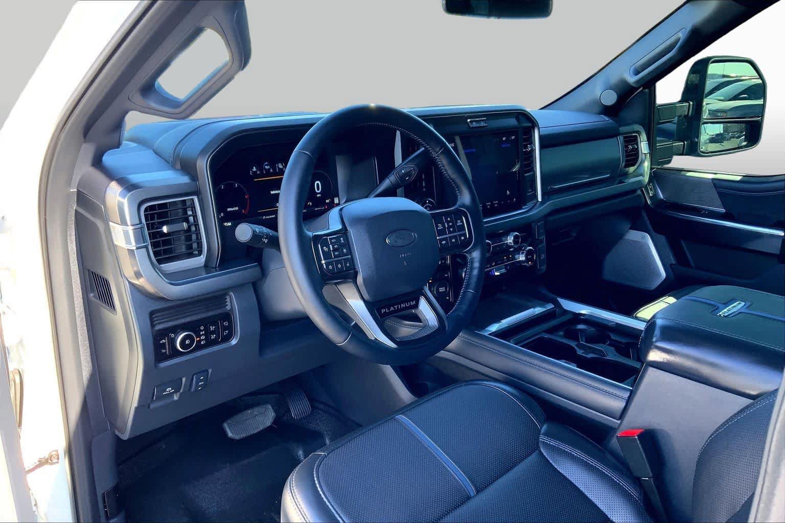 Certified 2025 Ford F250 Platinum w/ FX4 Off-Road Package AWD/4WD image 16
