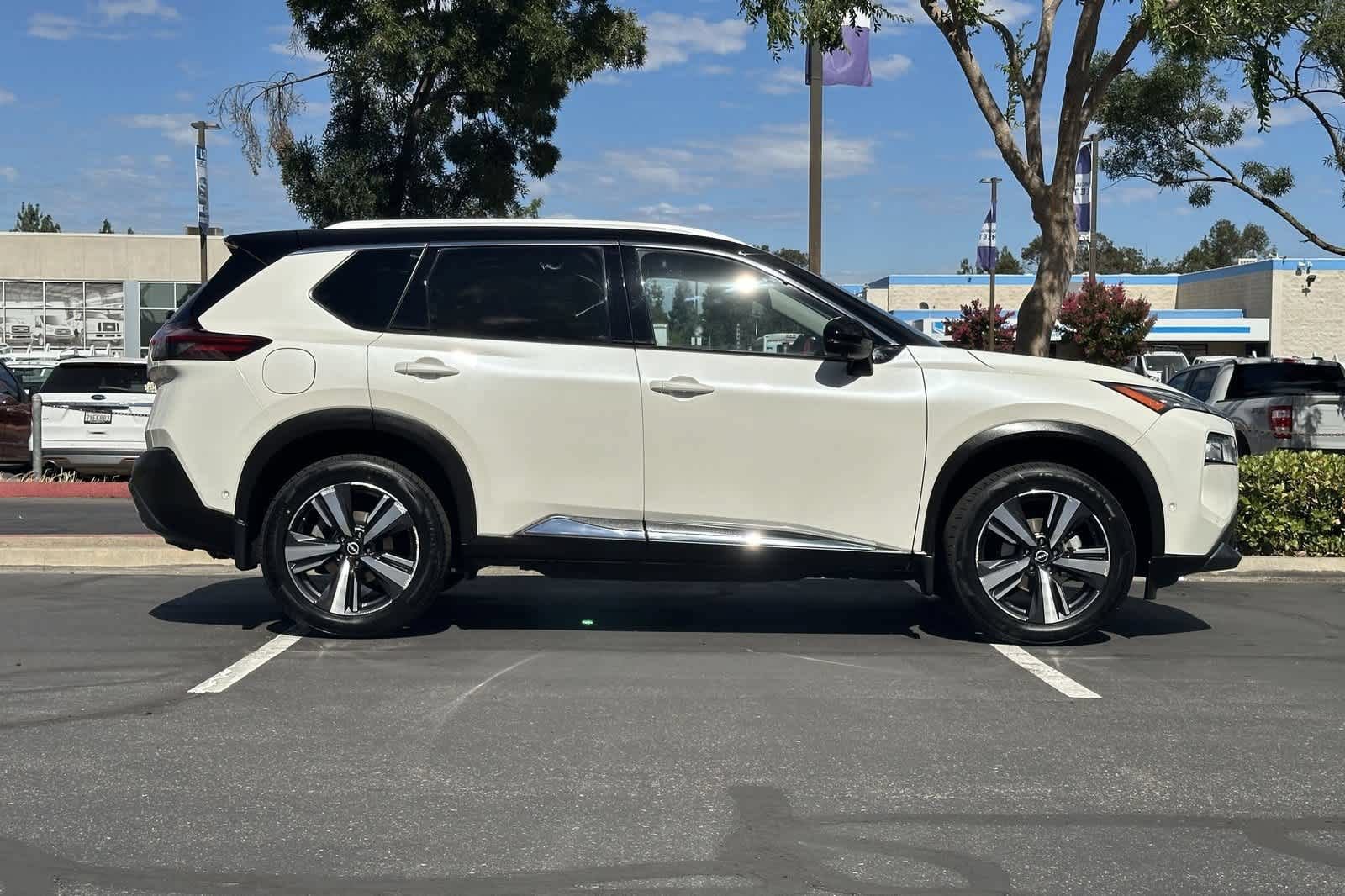 Used 2023 Nissan Rogue SL w/ SL Premium Package AWD/4WD image 9