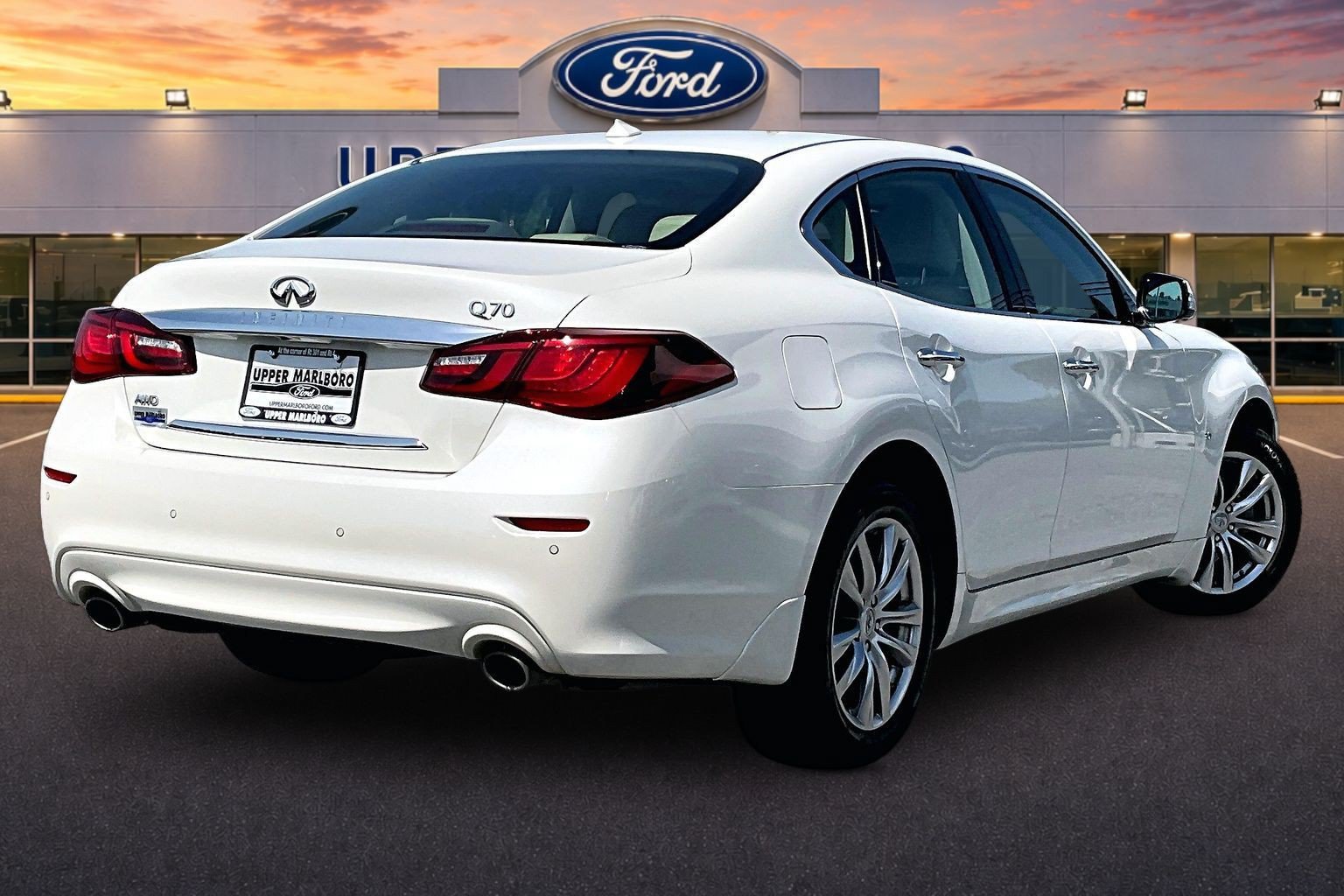 Used 2019 INFINITI Q70 Luxe AWD/4WD image 13