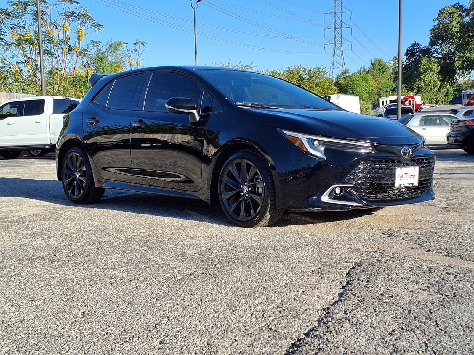 Used 2025 Toyota Corolla XSE FWD image 2