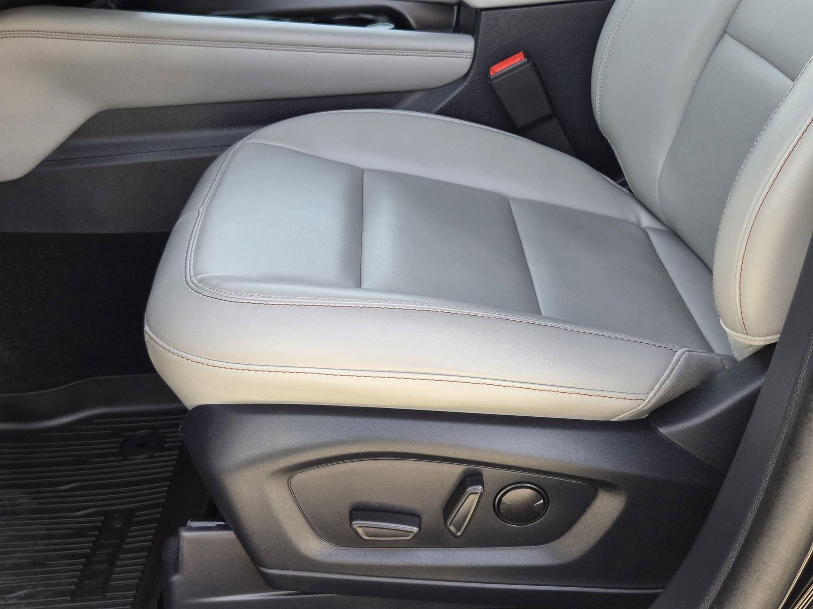 Certified 2025 Ford Explorer Active w/ Active Comfort Package image 25