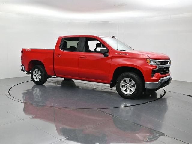 Used 2025 Chevrolet Silverado 1500 LT AWD/4WD image 3