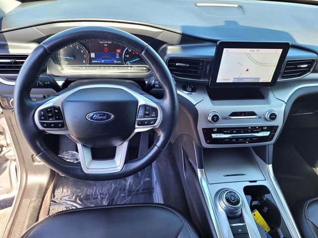 Certified 2021 Ford Explorer XLT w/ Equipment Group 202A RWD image 9