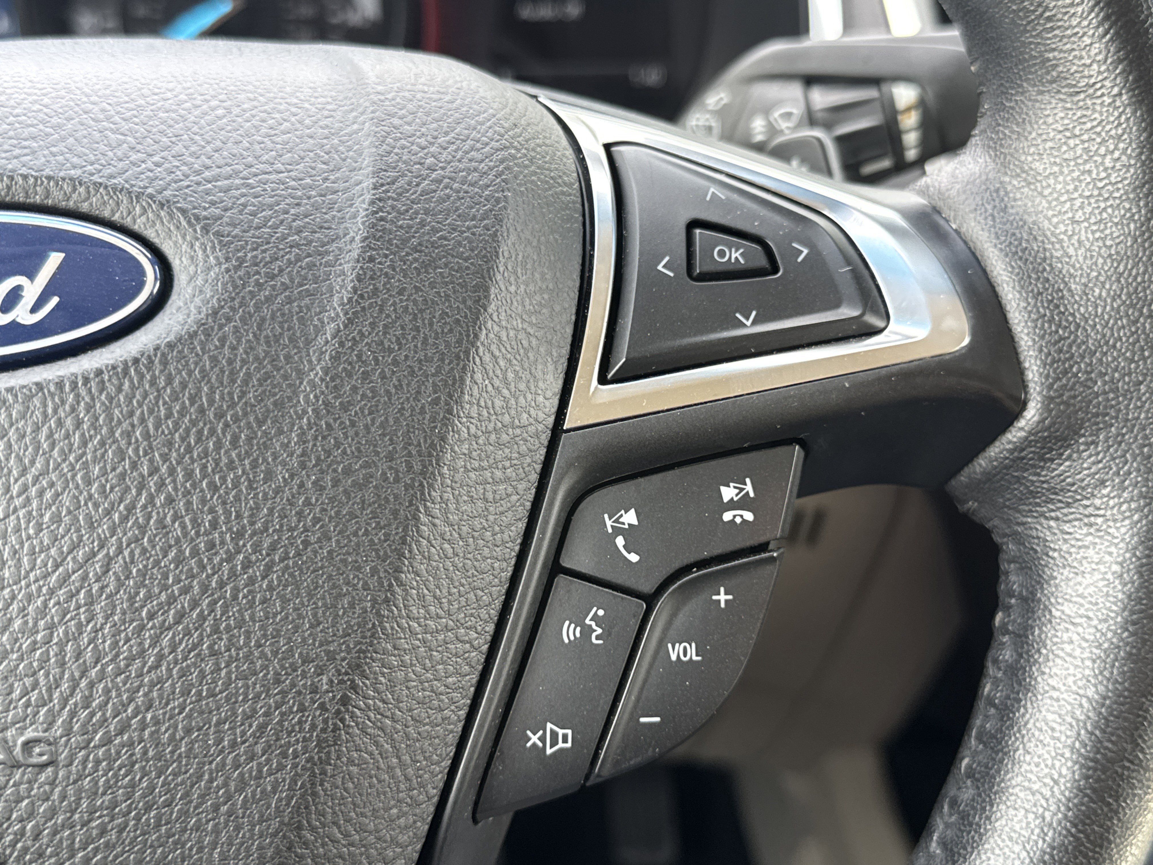 Certified 2020 Ford Edge Titanium w/ Cold Weather Package AWD/4WD image 18