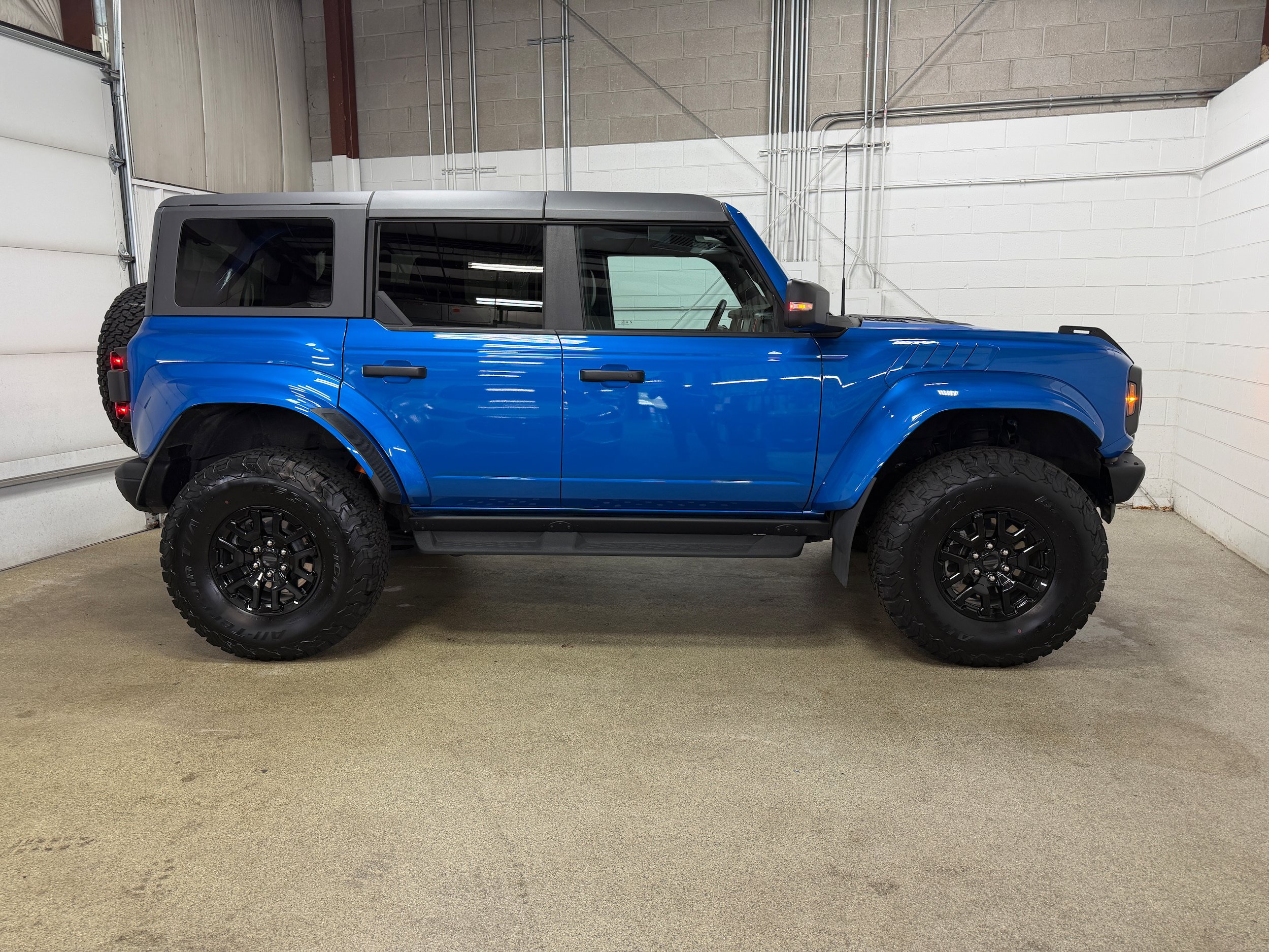 Certified 2024 Ford Bronco Raptor w/ Interior Carbon Fiber Pack 6 AWD/4WD image 7