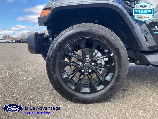 Used 2025 Jeep Wrangler Unlimited Sahara AWD/4WD image 29