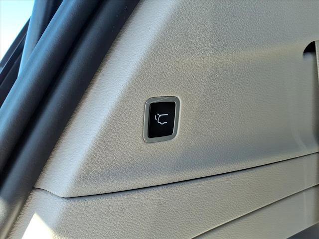 Used 2024 Chrysler Pacifica Touring-L image 26