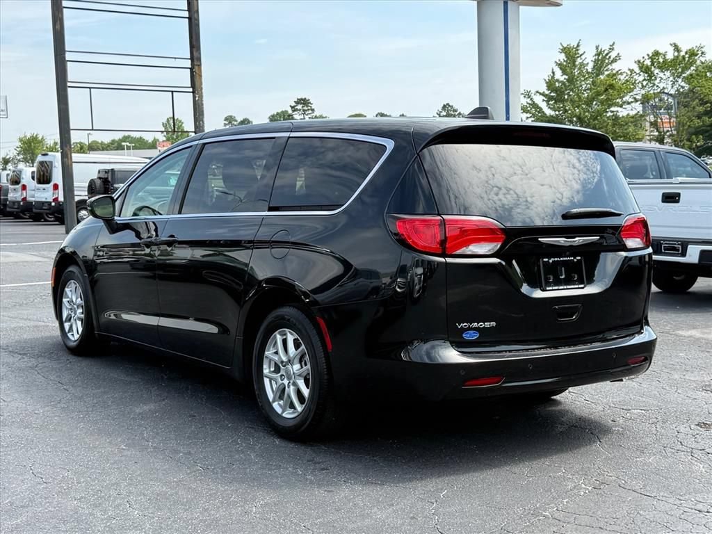 Used 2023 Chrysler Voyager LX FWD image 6