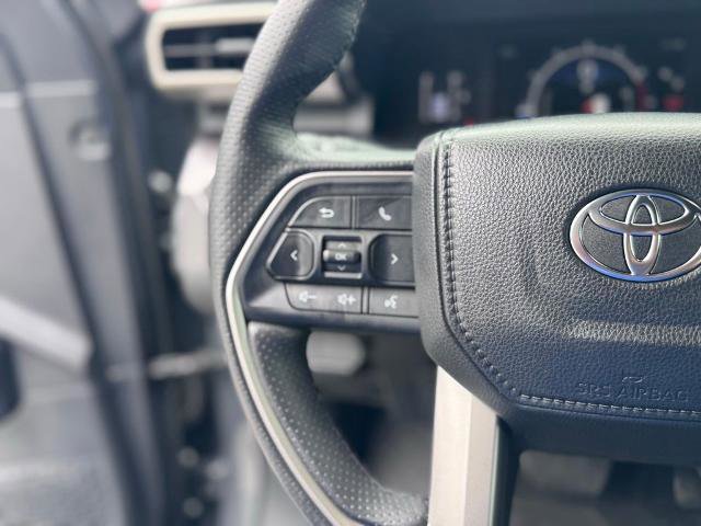 Used 2025 Toyota 4Runner SR5 AWD/4WD image 14