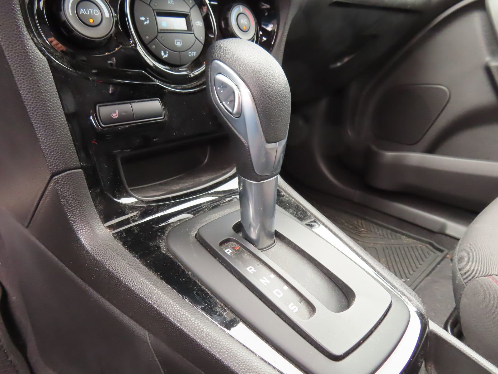 Certified 2019 Ford Fiesta ST-Line w/ ST Line Cold Weather Package image 32