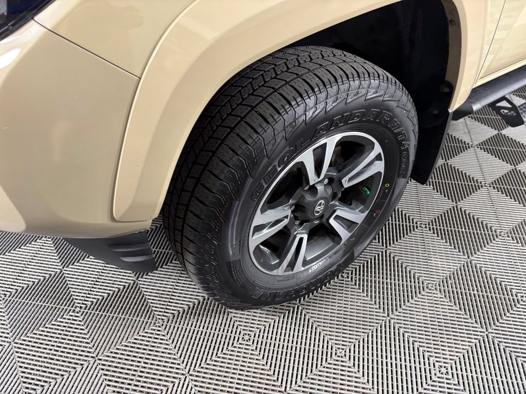 Used 2018 Toyota Tacoma TRD Sport w/ Technology Package AWD/4WD image 10