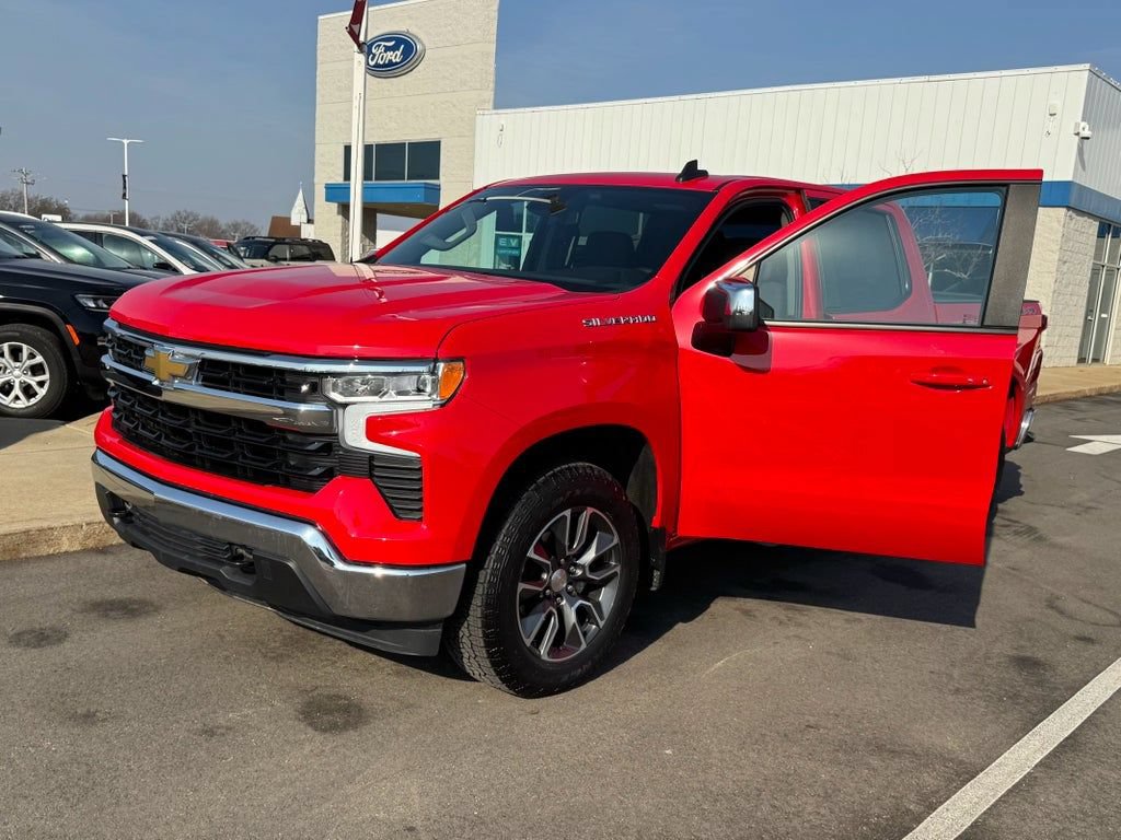 Used 2023 Chevrolet Silverado 1500 LT AWD/4WD image 31