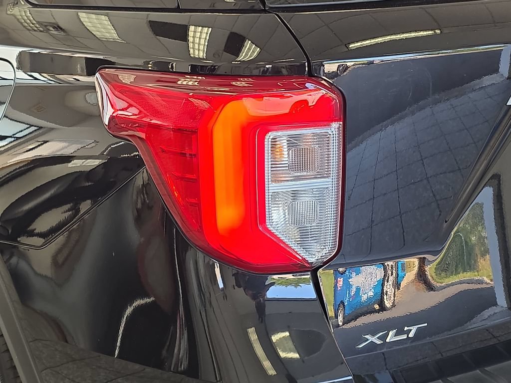 Certified 2023 Ford Explorer XLT w/ Equipment Group 202A AWD/4WD image 31