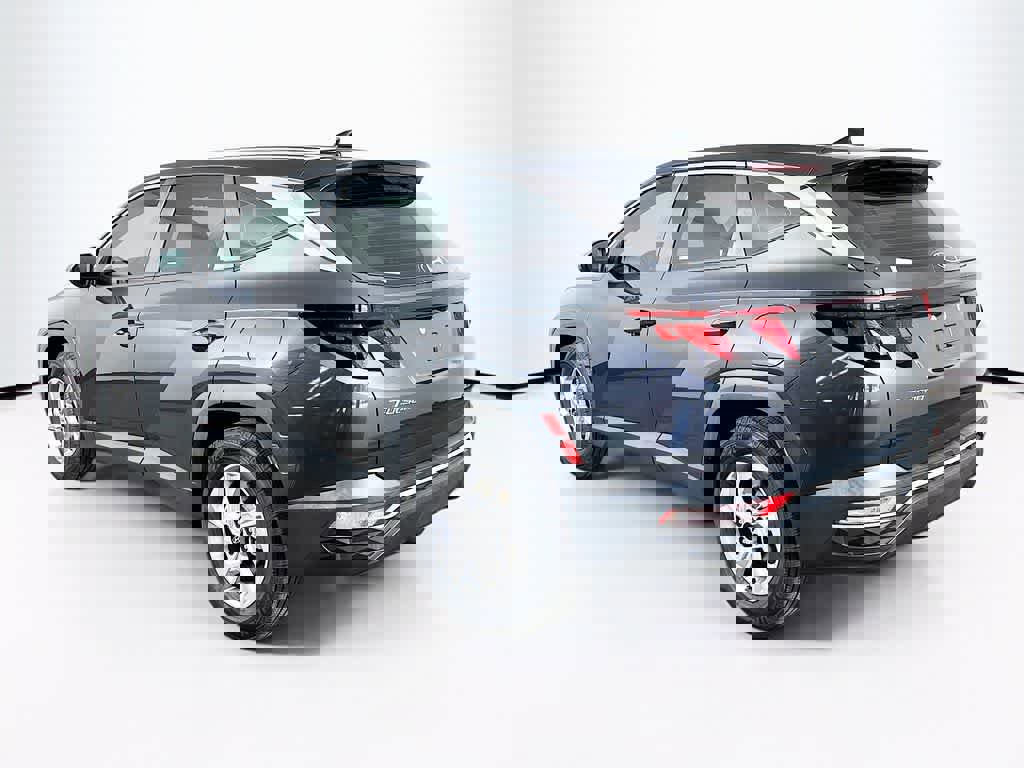 Used 2022 Hyundai Tucson SE image 3