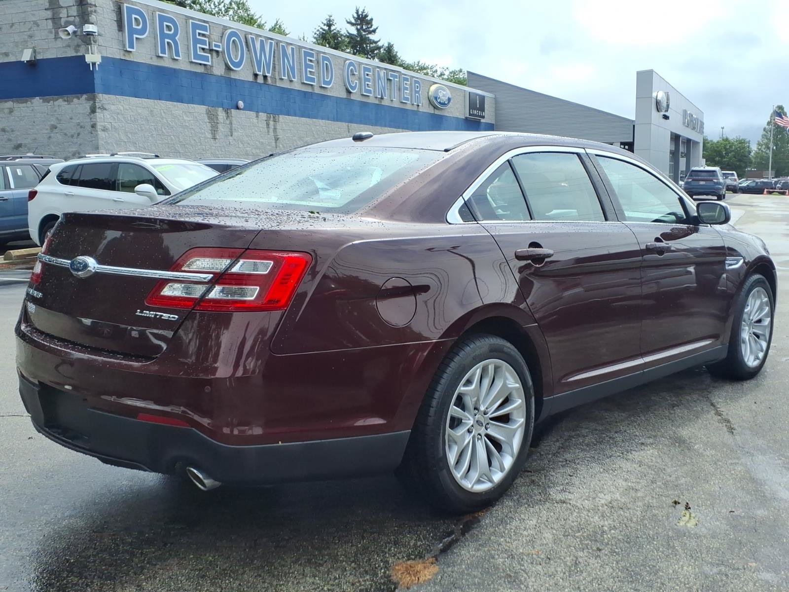 Certified 2018 Ford Taurus Limited FWD image 4
