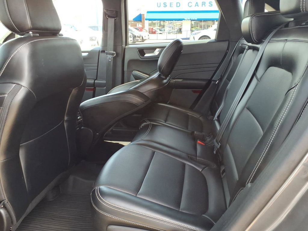 Certified 2023 Ford Escape Platinum w/ Class II Trailer Tow Package AWD/4WD image 11