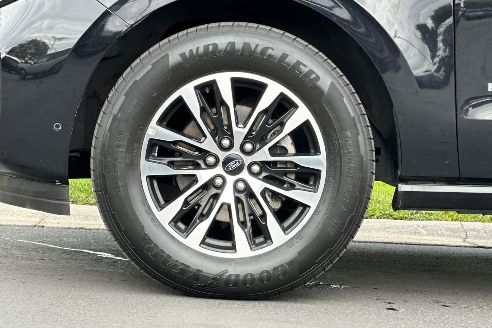 Certified 2025 Ford Expedition Platinum AWD/4WD image 28