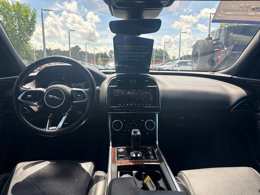 Used 2020 Jaguar XE S AWD/4WD image 18