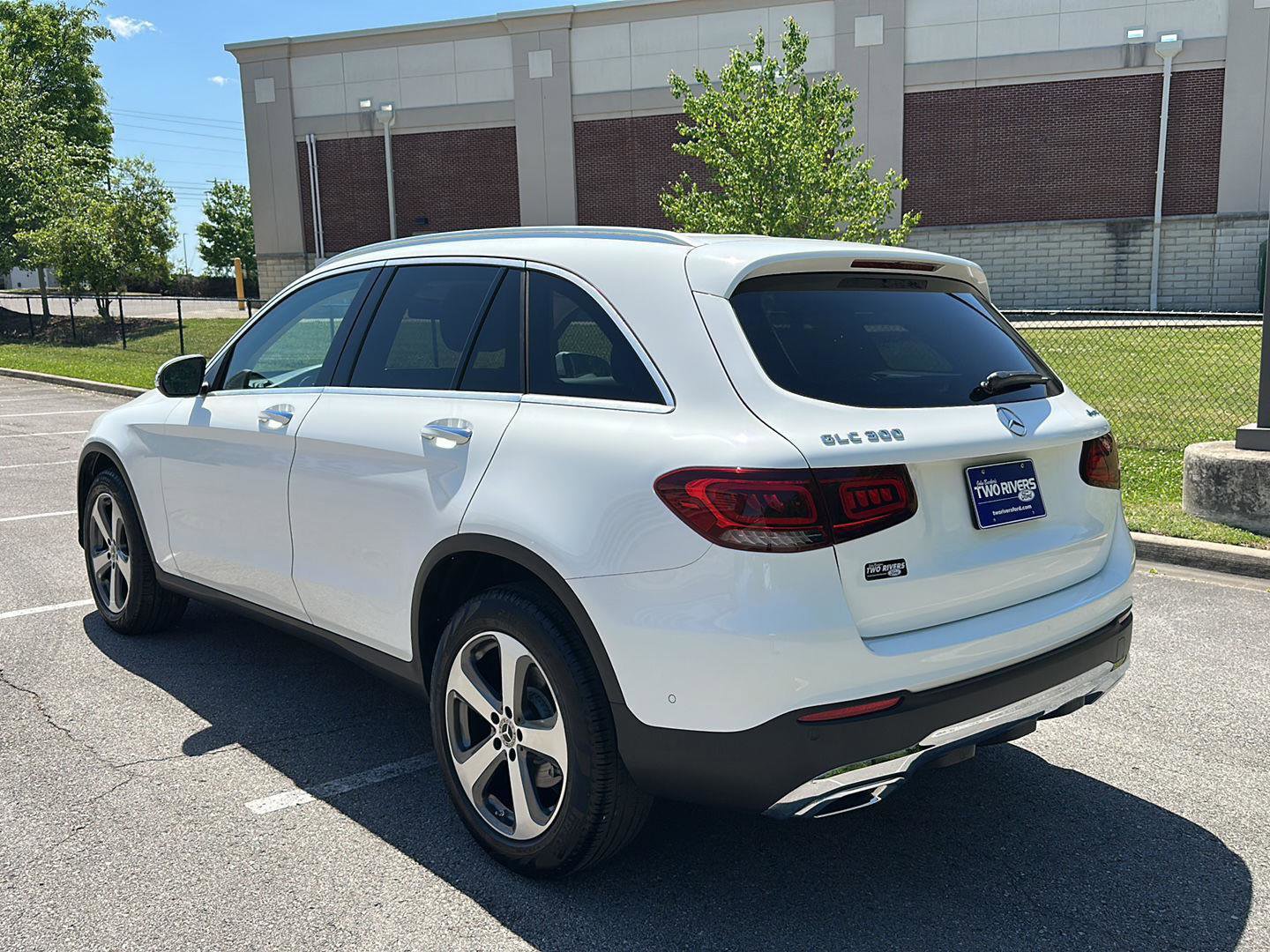 Used 2021 Mercedes-Benz GLC 300 4MATIC image 3