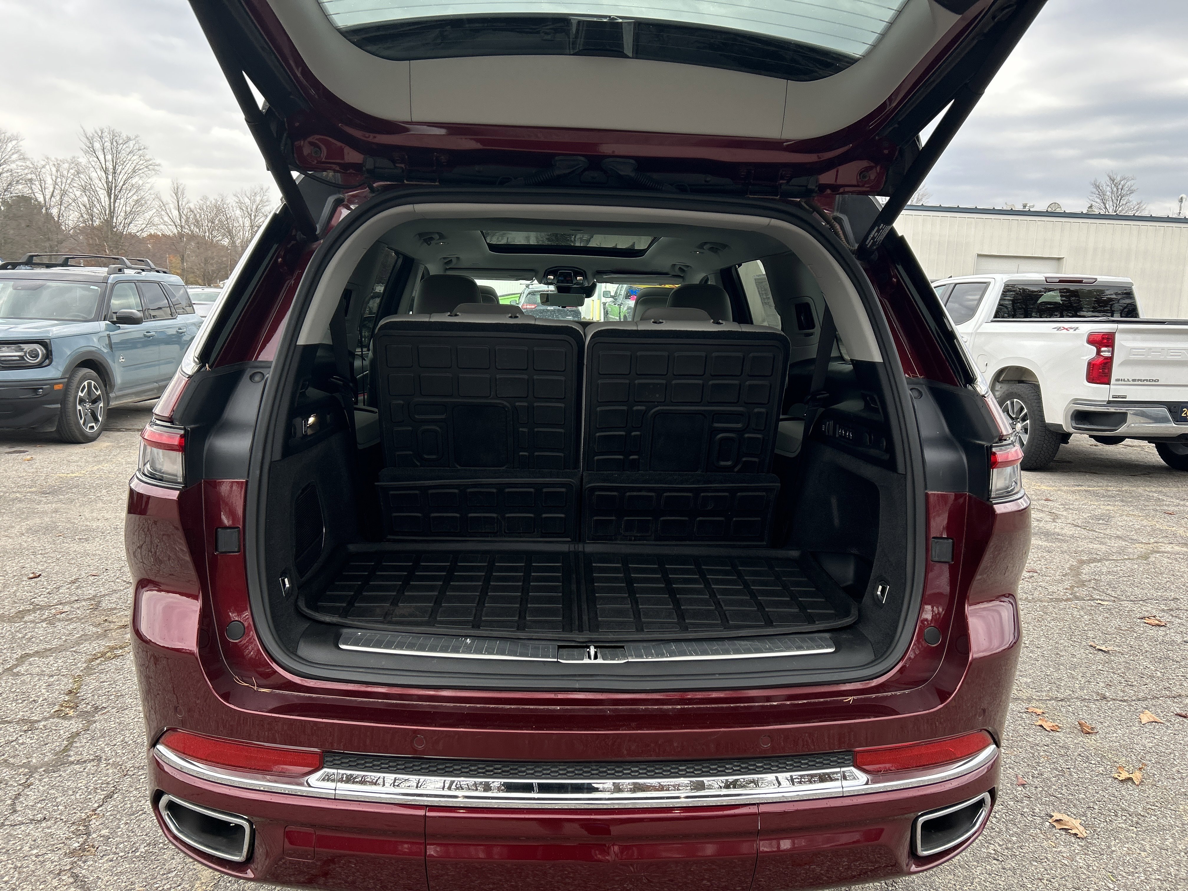 Used 2021 Jeep Grand Cherokee L Overland w/ Advanced Protech Group III image 12