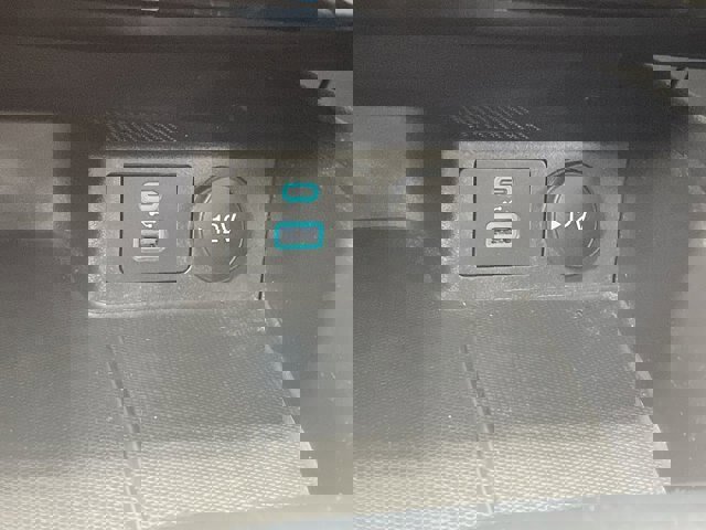 Certified 2022 Ford Escape Titanium w/ Class II Trailer Tow Package image 31