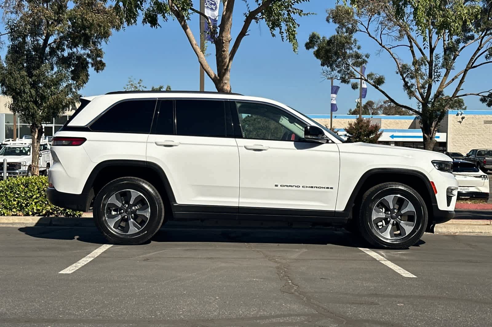 Used 2023 Jeep Grand Cherokee 4WD 4xe image 9