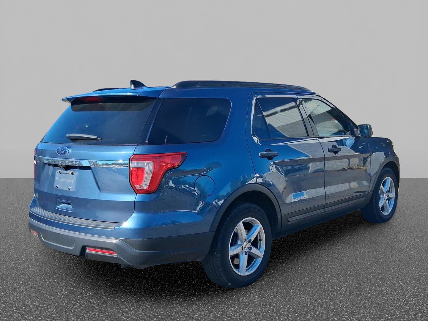 Certified 2019 Ford Explorer FWD image 4
