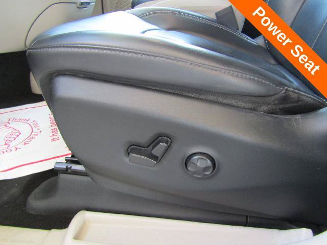 Used 2023 Chrysler Pacifica Touring-L FWD image 7
