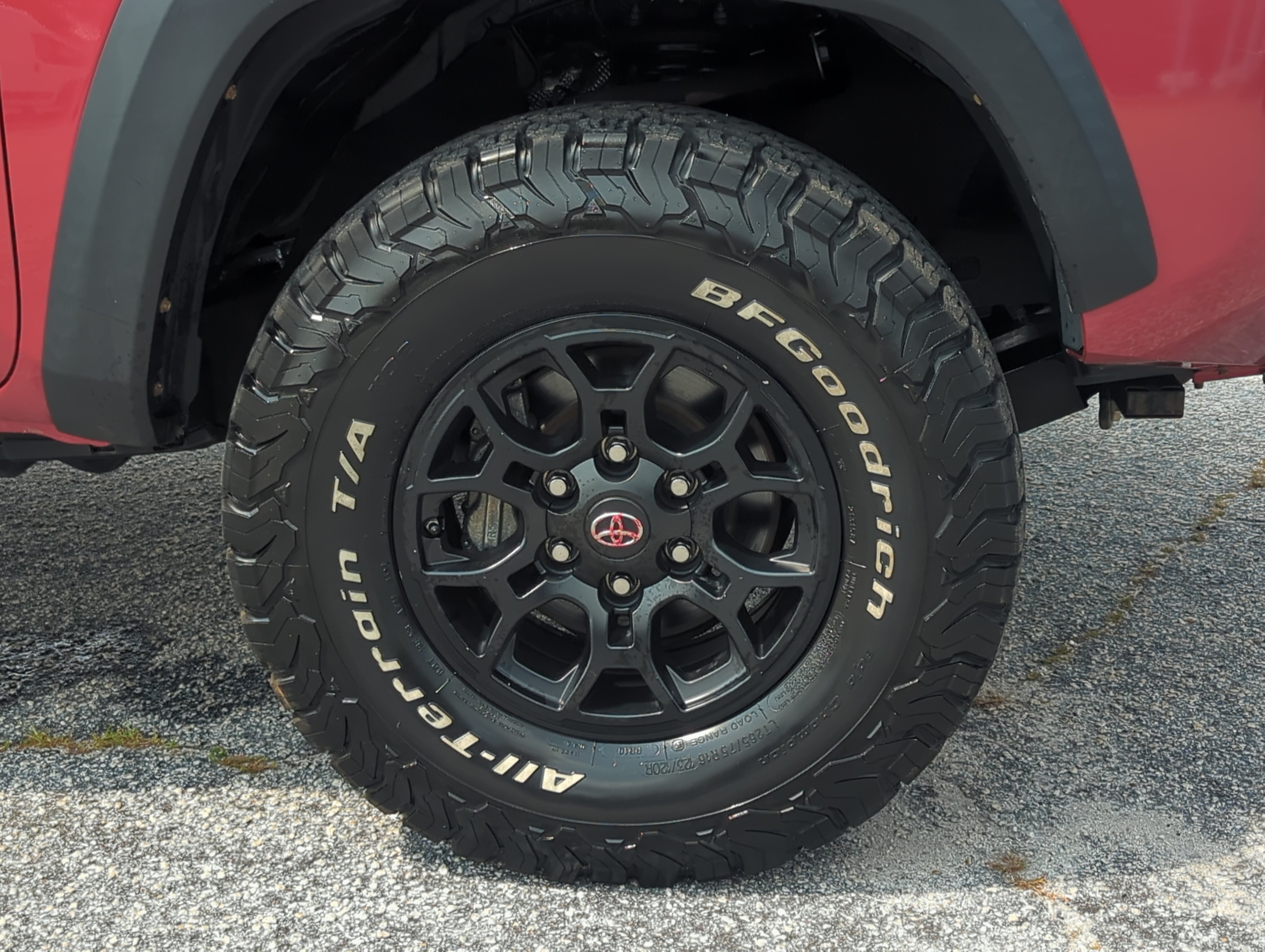 Used 2018 Toyota Tacoma TRD Off-Road AWD/4WD image 9