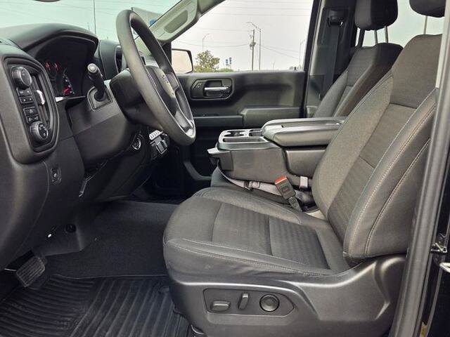 Used 2024 Chevrolet Silverado 1500 Custom Trail Boss AWD/4WD image 5
