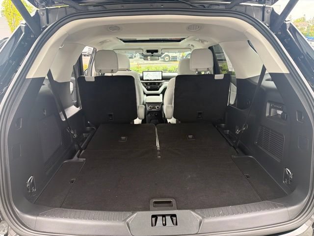 Certified 2025 Ford Explorer Platinum w/ Ultimate Package AWD/4WD image 21