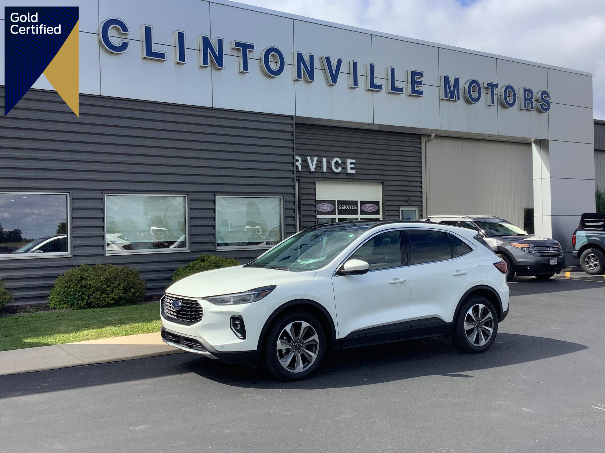 Certified 2023 Ford Escape Platinum w/ Class II Trailer Tow Package