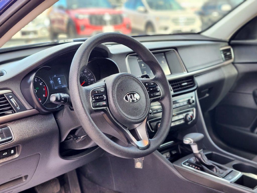 Used 2018 Kia Optima LX w/ 17" Alloy Wheels Package FWD image 19