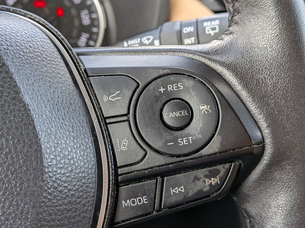 Used 2021 Toyota RAV4 XLE Premium image 28