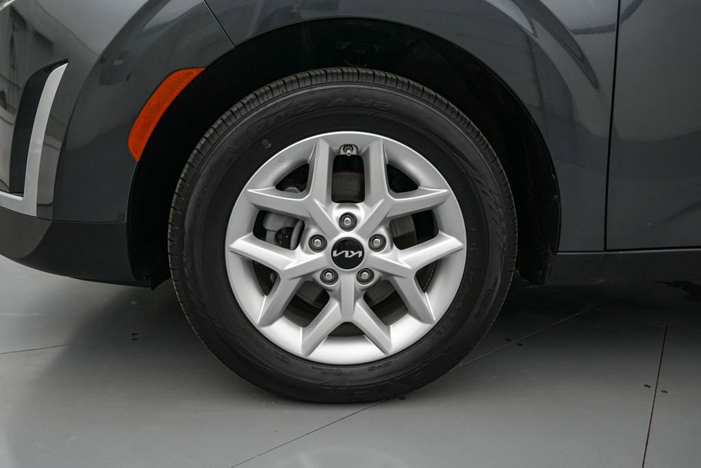 Used 2025 Kia Soul LX FWD image 11