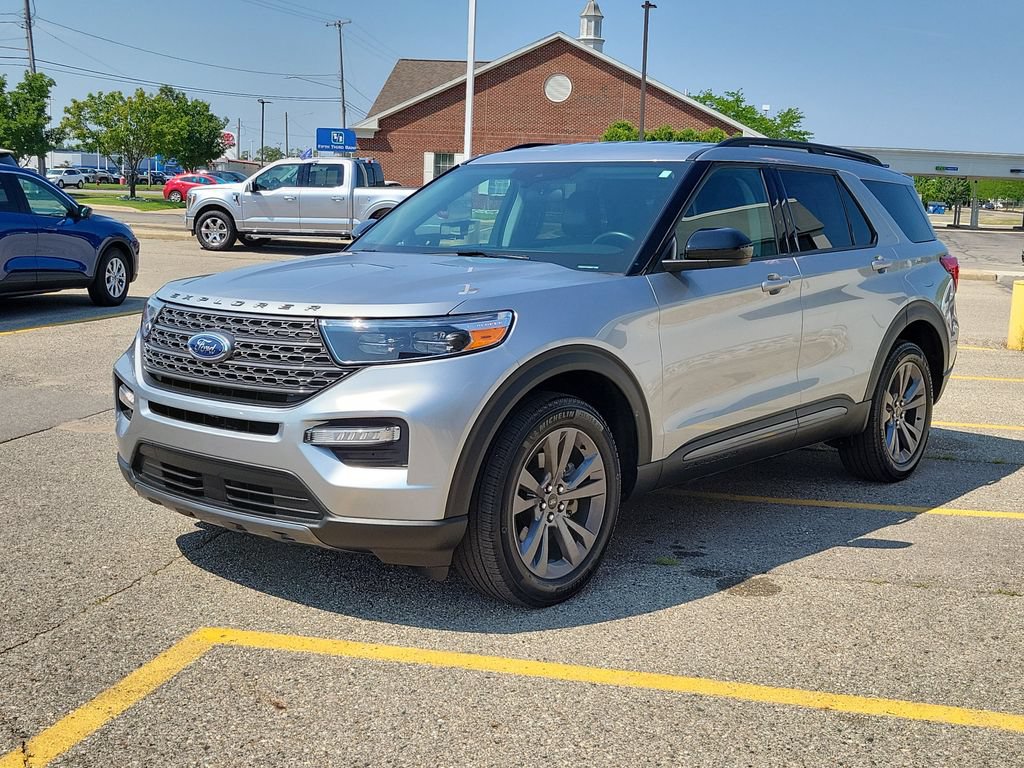 Certified 2023 Ford Explorer XLT w/ Equipment Group 202A AWD/4WD image 2