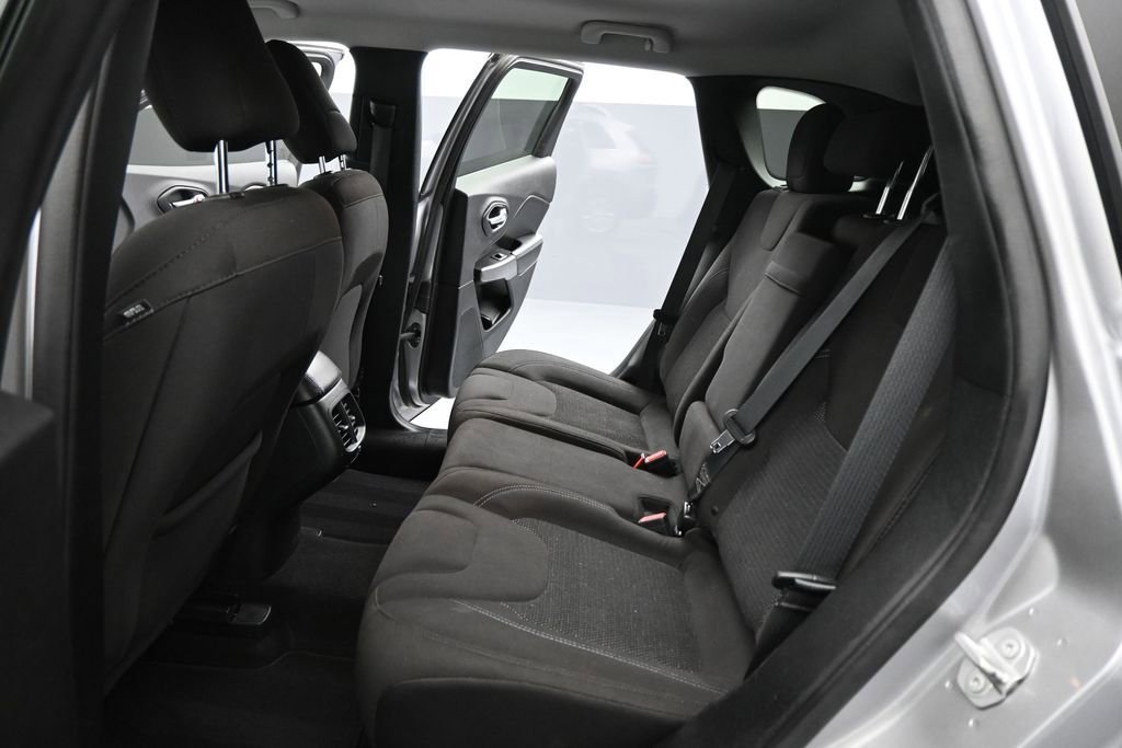 Used 2019 Jeep Cherokee Latitude w/ Popular Appearance Group AWD/4WD image 16