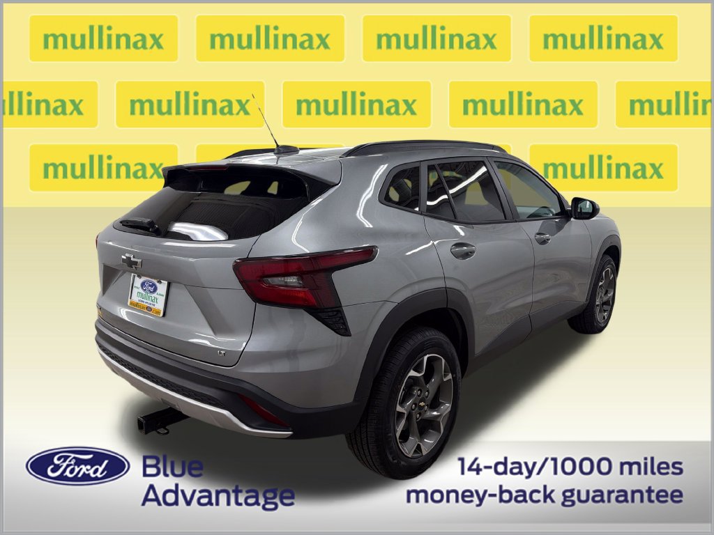 Used 2024 Chevrolet Trax LT w/ Driver Confidence Package FWD image 3