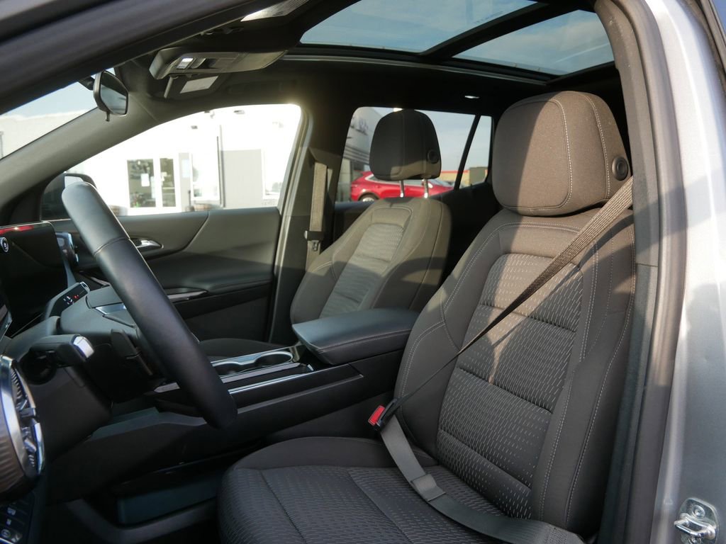 Used 2025 Chevrolet Equinox LT image 9