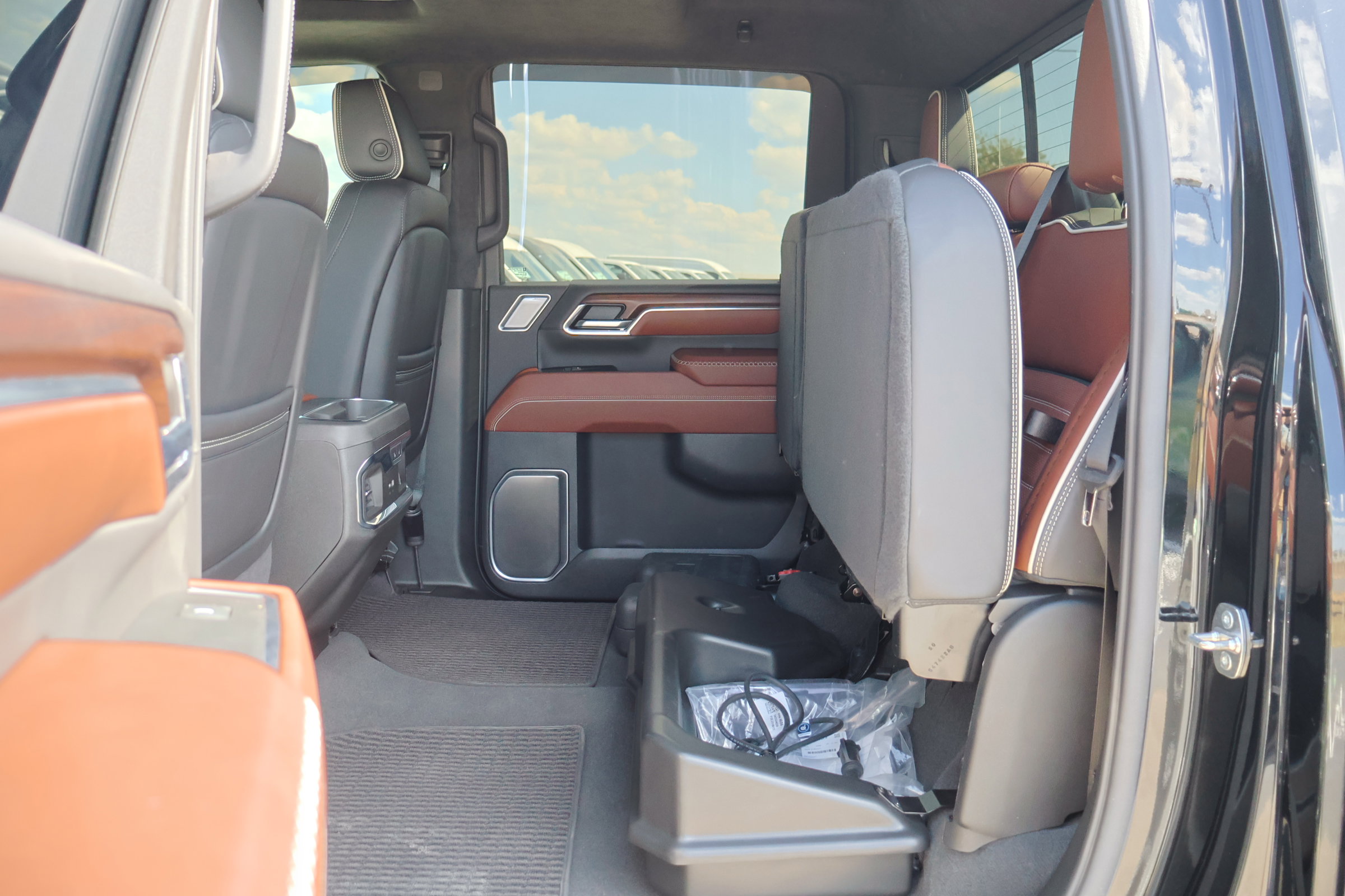 Used 2024 GMC Sierra 2500 Denali Ultimate w/ Max Trailering Package image 35