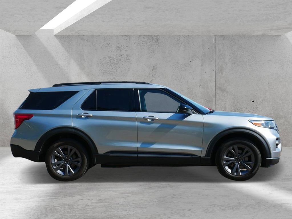 Certified 2023 Ford Explorer XLT w/ Equipment Group 202A AWD/4WD image 2