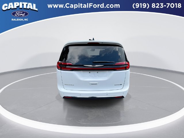 Used 2025 Chrysler Pacifica Select FWD image 7