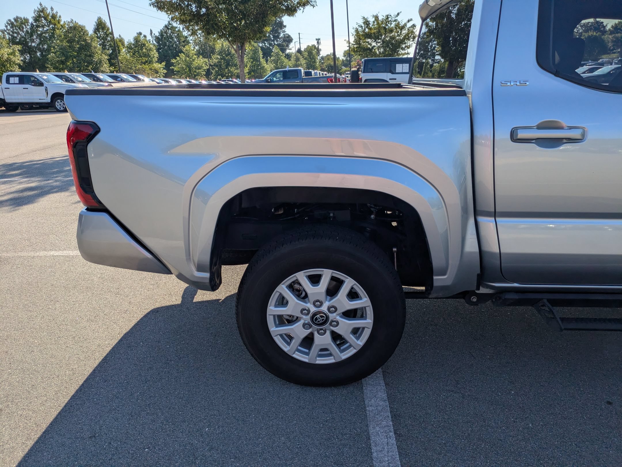 Used 2025 Toyota Tacoma SR5 AWD/4WD image 36