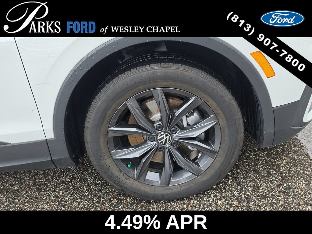 Used 2024 Volkswagen Tiguan SE w/ Panoramic Sunroof Package FWD image 33
