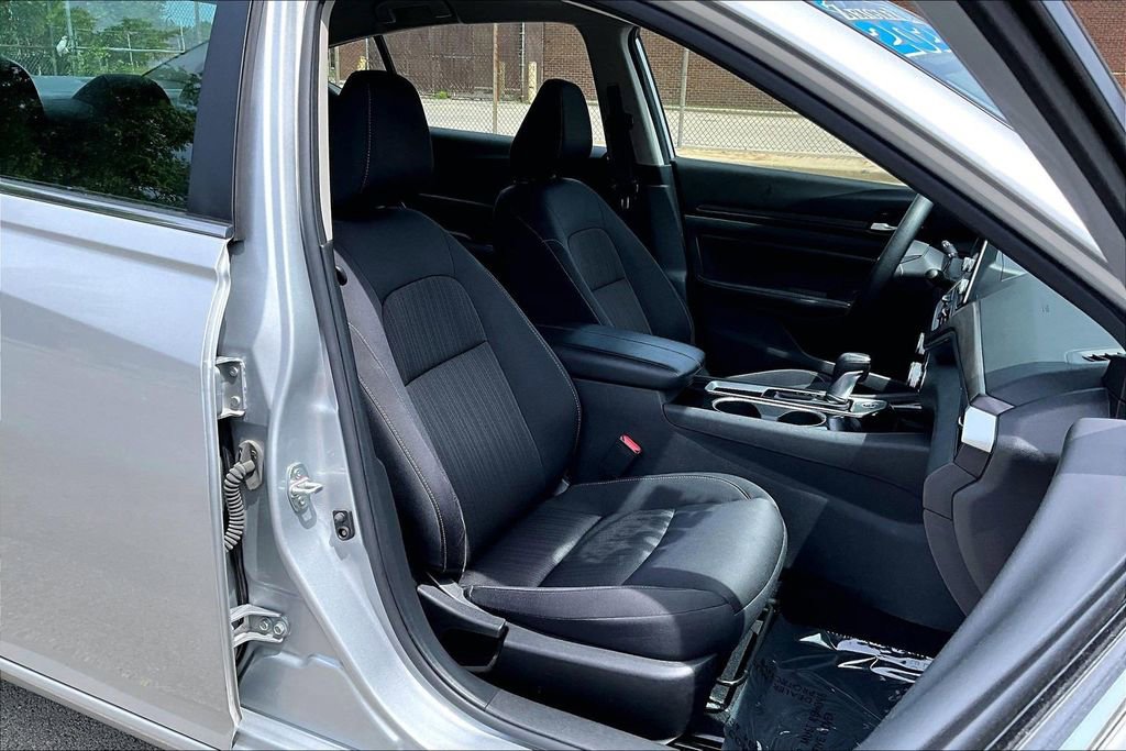Used 2024 Nissan Altima 2.5 SV FWD image 7